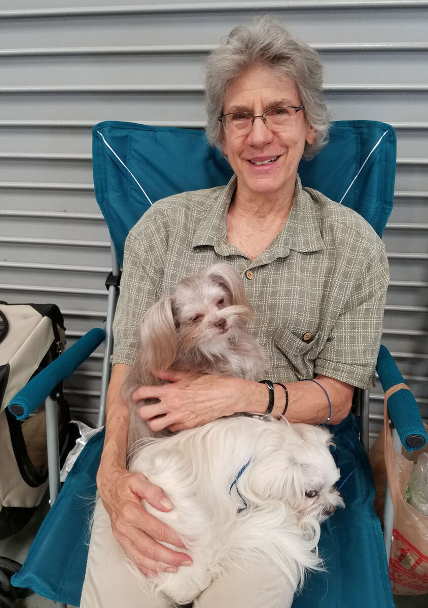 Marty_Frick_UKC_dog_show_Royal-T_Mi-kis